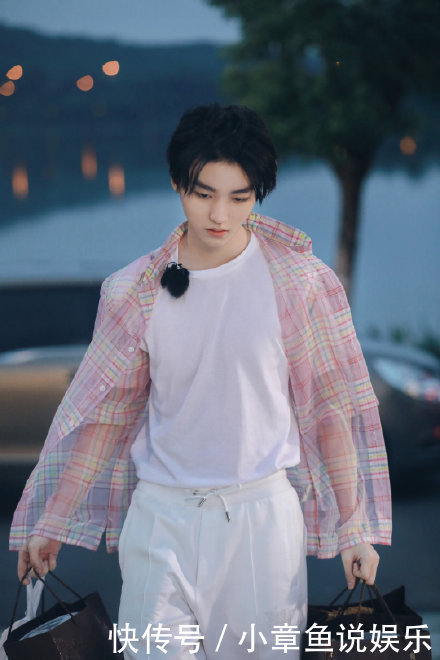 破案|破案啦!《中餐厅》种草现场,王俊凯杜海涛同款“水箱”!