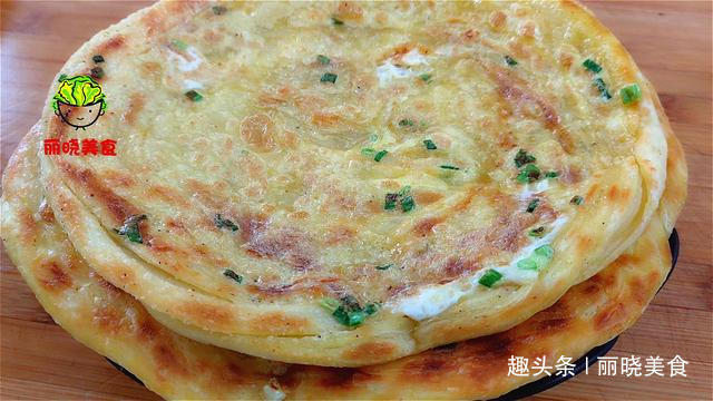 发面|家常版葱花鸡蛋饼,不发面不烫面,简单几步,酥软好吃,凉了不硬