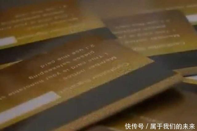  发现|几名男子发现取款机秘密, 狂刷29万, 还猖狂地对着监控抽烟……！