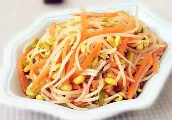 淀粉|美食精选红烧狮子头,香煎茄盒,豆芽炒胡萝卜,蒜黄笔管鱿鱼