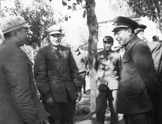  当年|当年他只是周士第的一个小排长，28年后周士第成上将，他却是大将