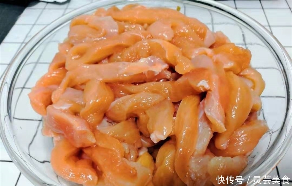 孩子|想吃炸鸡柳不用出去买,教你家常做法,又香又脆,孩子吃不够