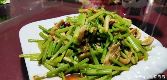  堂弟|堂弟18岁生日，二叔在临沂特色农家乐点一桌菜，两大家人吃嗨了