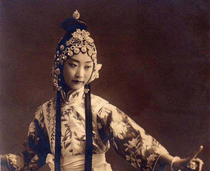  痴恋|晚清最美的格格，痴恋溥仪终身未嫁，溥仪病死前用七个字评价她，字字诛心