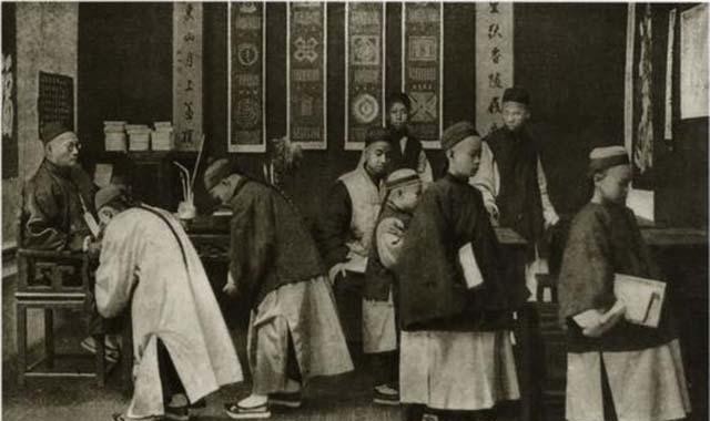 土匪|处决过万土匪的“英雄”,百姓为啥却如此愤怒地向其连开20枪?