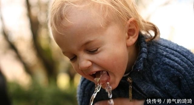 答案|全世界为什么只有中国人爱喝热水?200年前英国人就说出答案