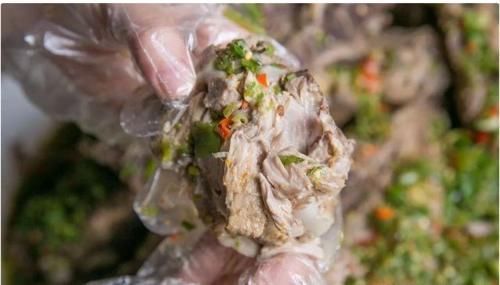 闺蜜|闺蜜请吃饭,一份菜400元,以为被坑了,上桌后大家傻眼了