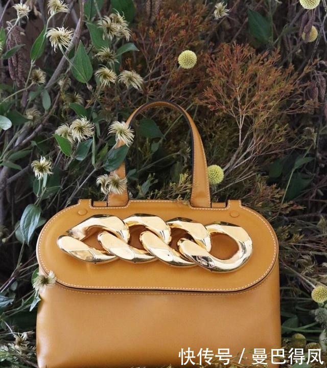 金链|“大金链”重回时尚巅峰!配上它洋气又吸睛,时尚达人都爱不释手