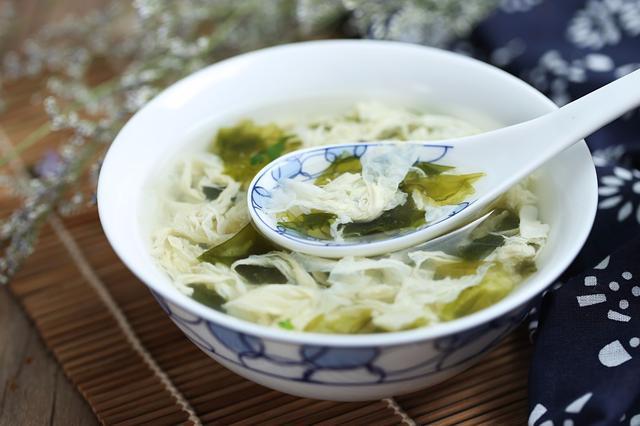 下锅|紫菜鸡蛋汤,紫菜先下锅就错了,难怪不鲜不好喝大厨:这样做才对