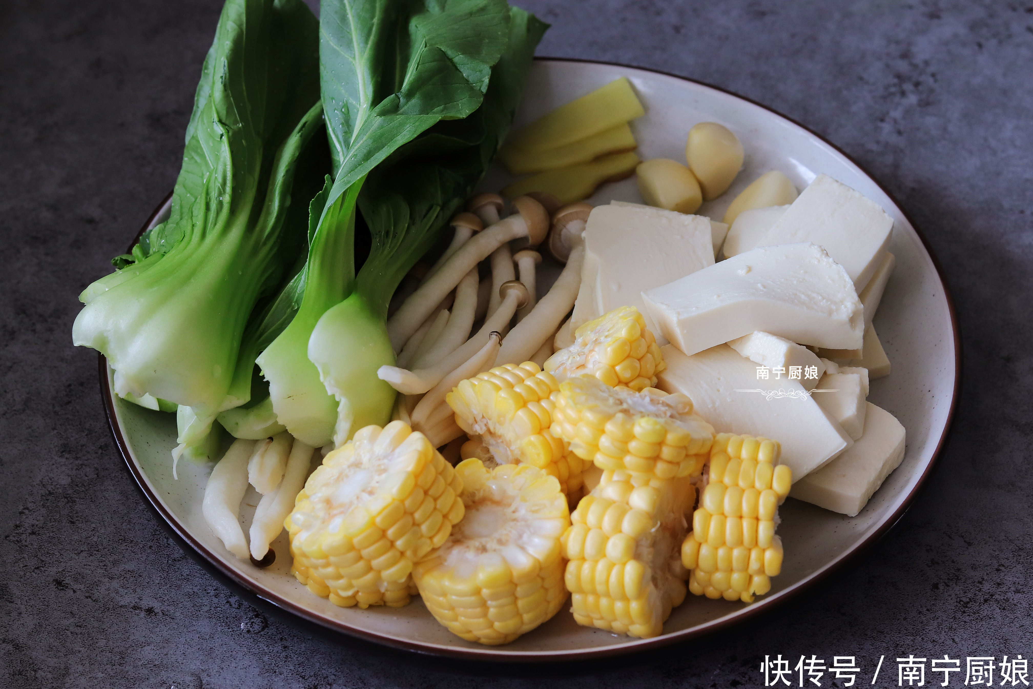 鲜美|秋天不可错过的三鲜汤,做法简单,营养鲜美低脂,大人小孩都爱喝