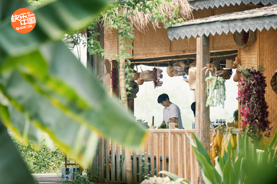  全新|《向往的生活》释出全新单人海报 彭昱畅号召好好锻炼