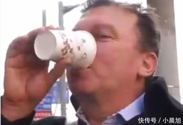 中国|外国人来中国品尝这种饮品, 并表示最少20一杯, 网友: 家里有矿?