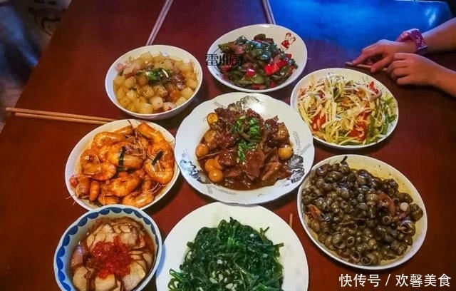 弟媳|周末家人团聚,弟媳做了8个家常菜,味道不输大饭店,全部光盘