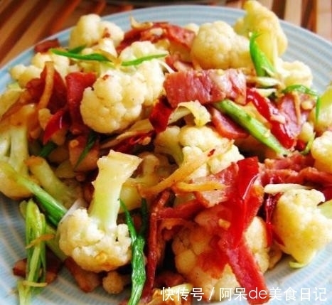  生活|美食推荐：虾球、三鲜馅饼、苦瓜炒鸡蛋、培根炒菜花的做法