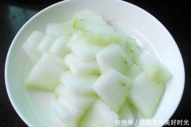 入少许|这样制作冬瓜汤,营养丰富,汤汁鲜美,还能清热解毒哦!