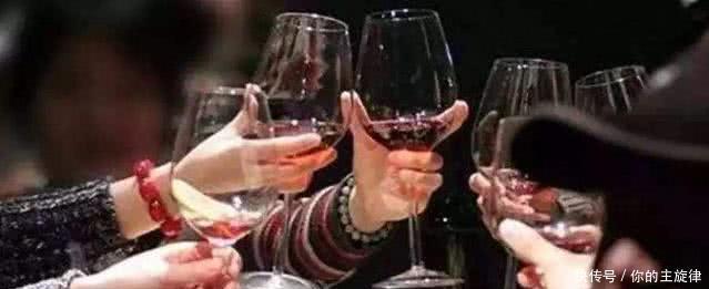喝酒|酒桌上喝酒吹牛,千万不要说这“三句话”,不然会被别人瞧不起的