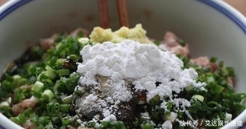  下饭|鸡腿菇不炒不凉拌，学会新吃法，好吃又下饭，上桌汤汁都不剩！