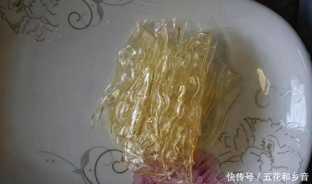 芒果|女儿生日说要吃慕斯蛋糕,我给她做了可爱的卡通蛋糕,她开心极了