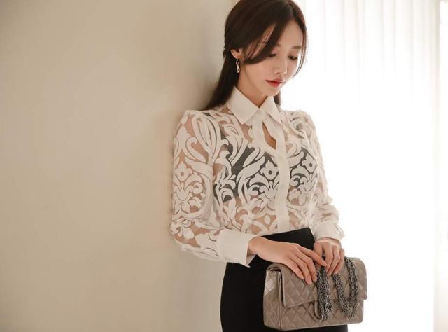 孙允珠|美女孙允珠搭配蕾丝镂空套装,尽显时尚潮流气息