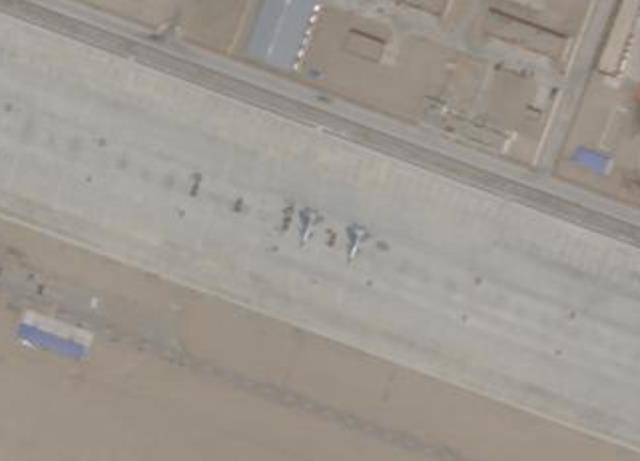 机场部署|J-20首次进驻边境机场,对面是印军苏-30