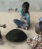 搞笑|搞笑GIF：宝宝你应该直接赶走丈母娘！坐中间！