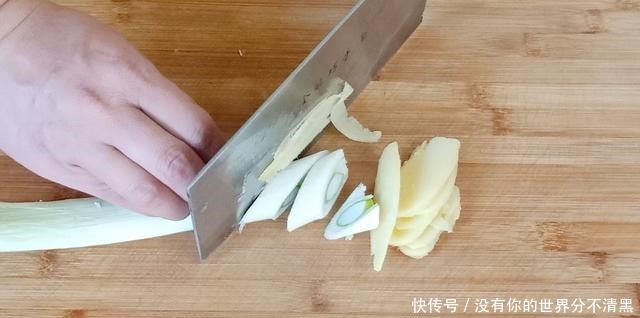 做法|炖鱼时，别直接下锅，40年大厨教你正确做法，鱼肉鲜香又劲道