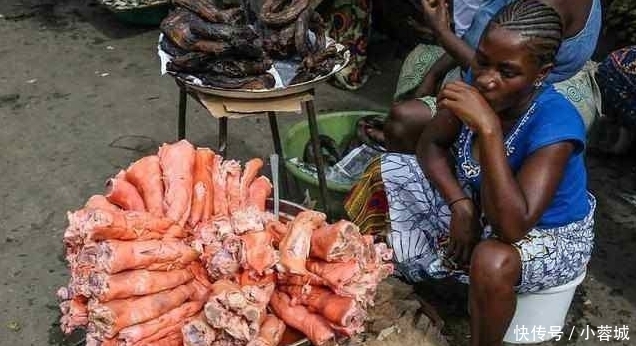 结账|非洲人第一次吃中国猪蹄,结账时愣住了:你们太欺负人了