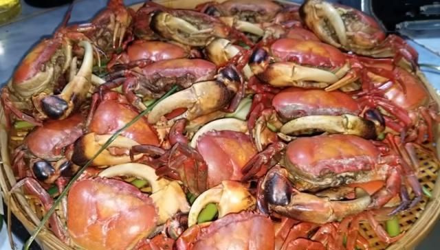 满满|大妈背着篓子卖它,没人看得上,我花50全包了,一吃“惊喜满满”