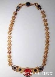 古墓|一座千年古墓意外出现, 出土珍宝亮瞎双眼, 可石棺上四字令人胆寒