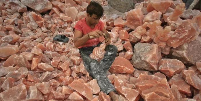 喜马拉雅粉|3块一斤从中国买入,转头翻价10000倍,国内土豪还纷纷抢购