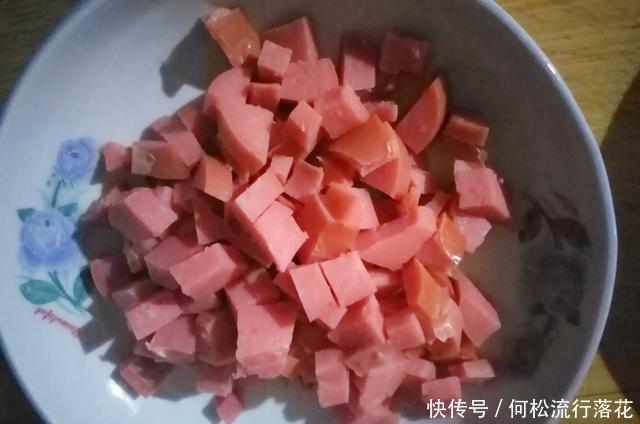 做出|10块钱成本做出一家三口的快餐,网友说太会过了,香味浓郁炒面