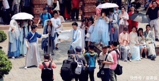  赞誉|怎样看待年轻人穿“汉服”上街？网友赞誉，专家：毫无艺术性