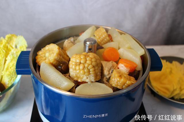 天气|天气转凉，夫妻俩这样吃晚餐，自制火锅汤底，鲜美低脂又饱腹