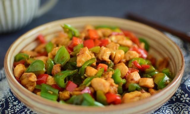 少许|我家隔三差五做这菜,有肉有菜还不怕长肉,色香味俱全,真香