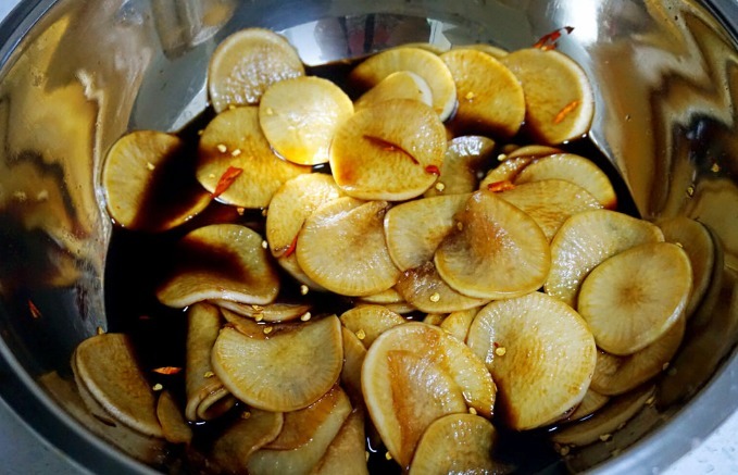  口感|腌萝卜，习惯加盐腌制就错了！少了关键一步，萝卜不脆爽不入味！