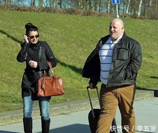 离婚|男子中13亿大奖后买38套豪宅，与妻子离婚又遭3任女友抛弃