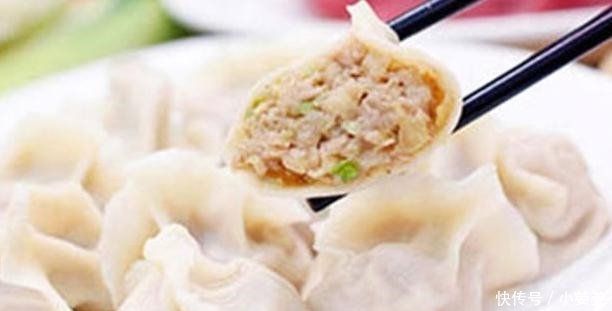  大厨|大厨姨夫看我调的饺子馅, 摇头直说: 你把酱油换成它, 好吃百倍