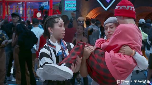  脱鞋|看完《这就是街舞》第二期，我才知道，王一博跳舞这么大神