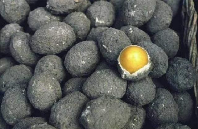 烤皮蛋|30年前外国人镜头下的中国小吃,现在已经全部消失了