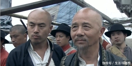 遭遇|民国官员辞官回乡，路上遭遇抢劫，劫匪打开行囊后，跪送他离开