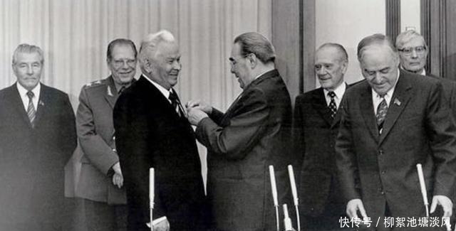 安德罗波夫|永远不能埋进列宁墓的2位苏联领导人,一个不让进,一个不敢进