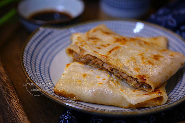 不用|不用和面，一样在家做馅饼，做好的饼，放凉后饼皮也不硬