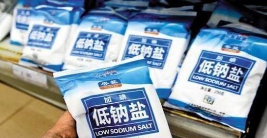 食盐|买食盐时,“加碘盐”和“无碘盐”,选哪个更好以后别再买错了