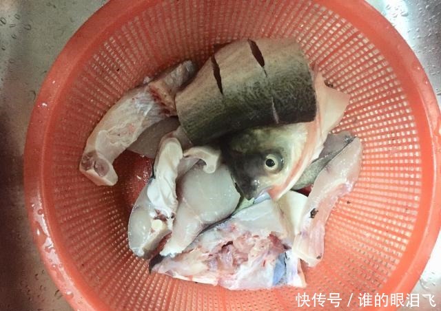 加上|天凉了,我们乡下人喜欢用白鲢鱼加上它炖,端上桌再多也要吃完