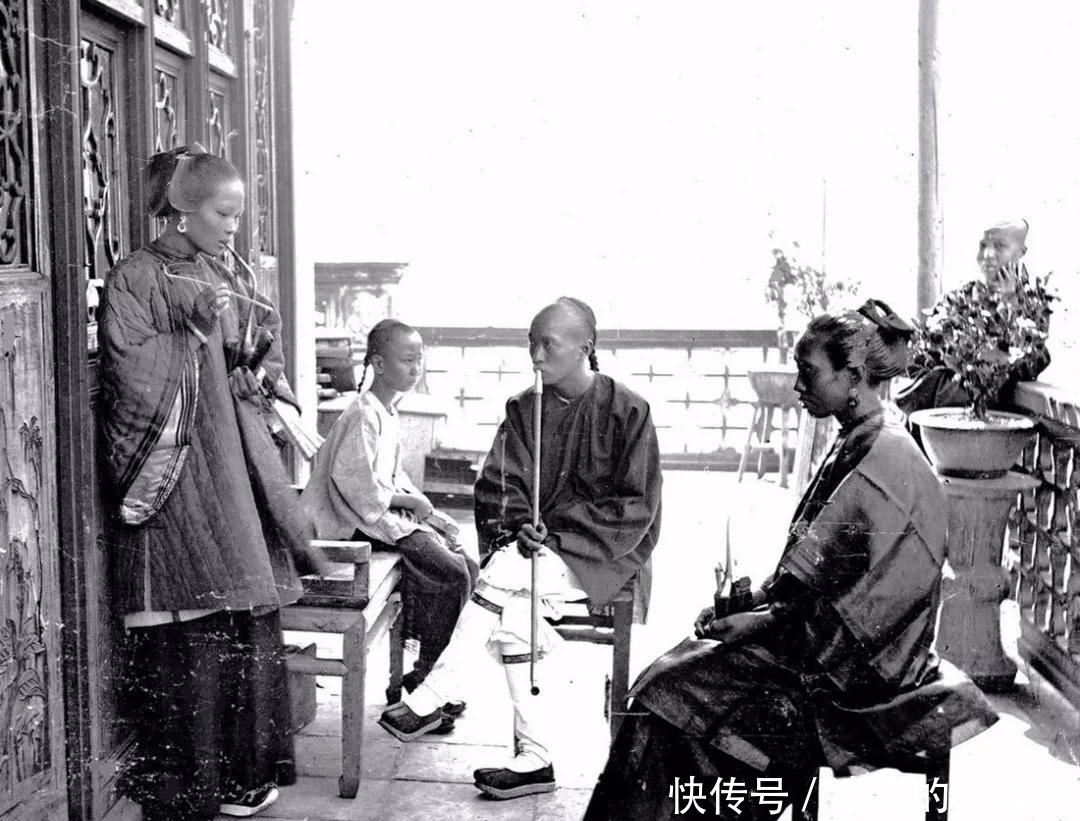 老照片|100年前高清老照片 火热的面摊 普通人家的两菜一汤