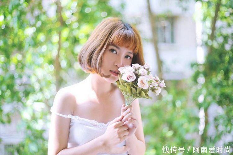 清纯|摄影写真清纯甜美短发美女,户外吊带衫写真