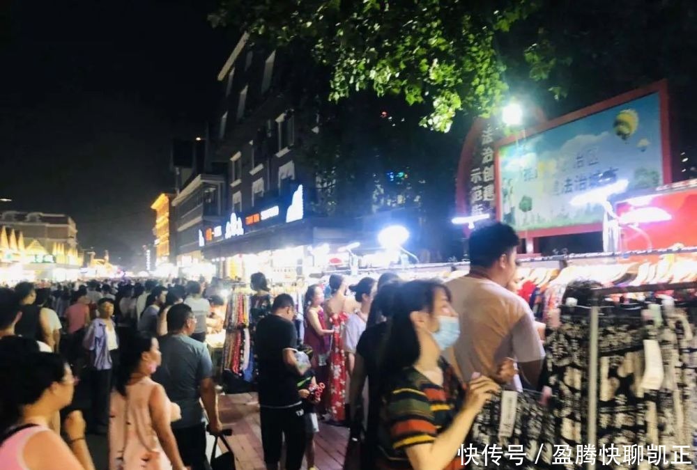  步行街|北戴河这条超火步行街，晚上十点仍热闹非凡！