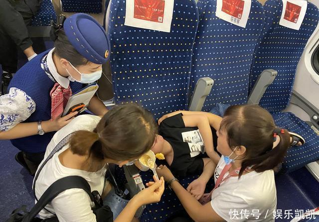  突发|九岁男孩突发急病 动车组紧急救治