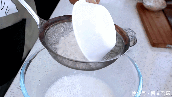 甜点|广式甜点“芒果糯米糍”,比雪媚娘制作简单,奶香浓郁,软糯拉丝