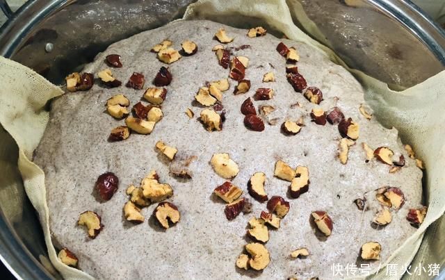 揉面|红糖发糕的私藏做法,不揉面搅一搅蒸一蒸,松软如海绵